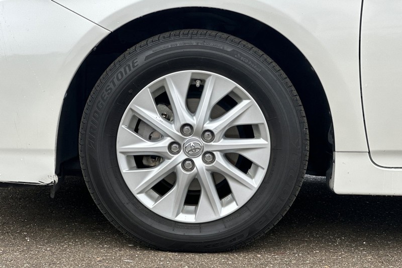 Toyota Prius Plug-In Vehicle Full-screen Gallery Image 44