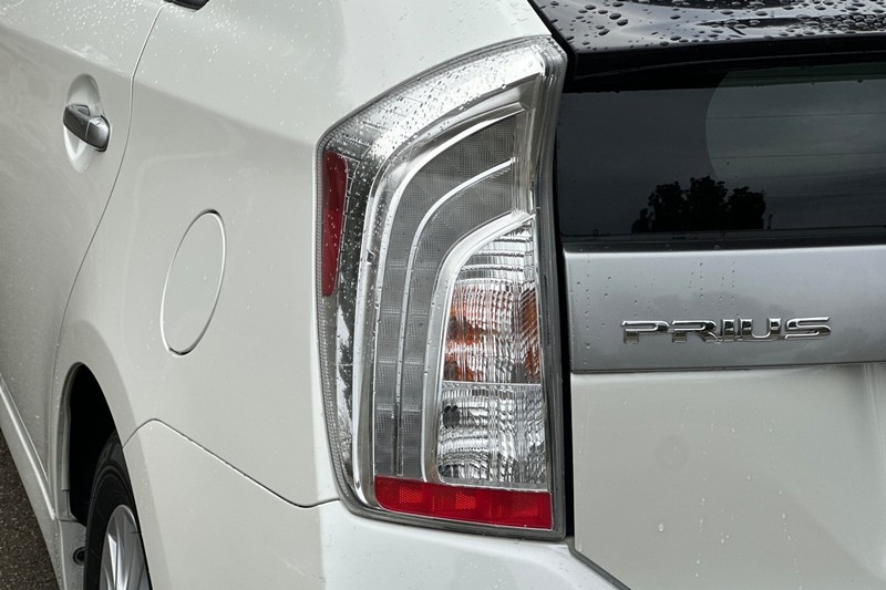Toyota Prius Plug-In Vehicle Full-screen Gallery Image 47