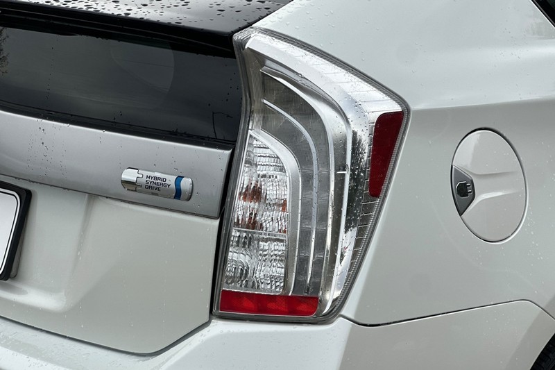 Toyota Prius Plug-In Vehicle Full-screen Gallery Image 49