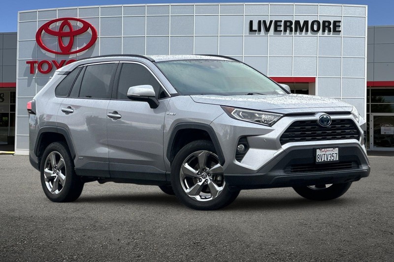 Toyota RAV4 Hybrid Vehicle Full-screen Gallery Image 02