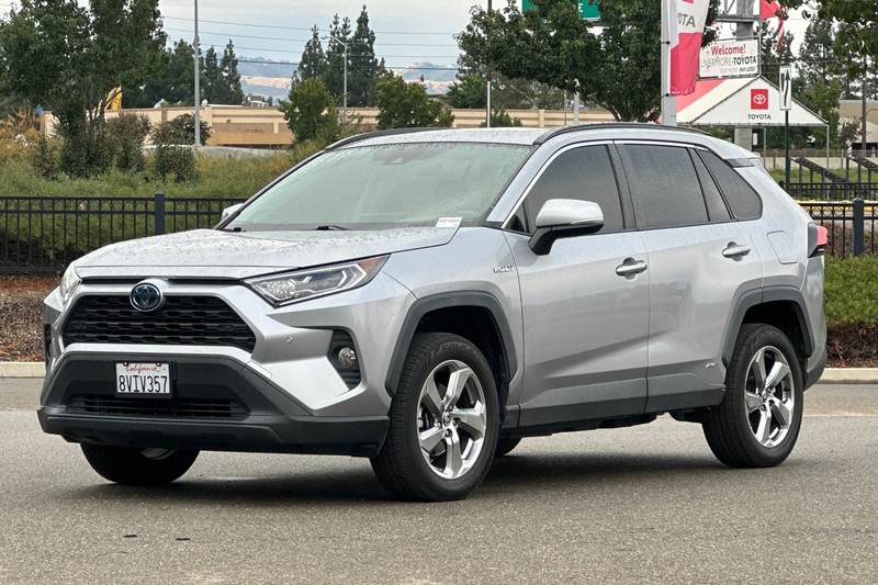 Toyota RAV4 Hybrid Vehicle Full-screen Gallery Image 08