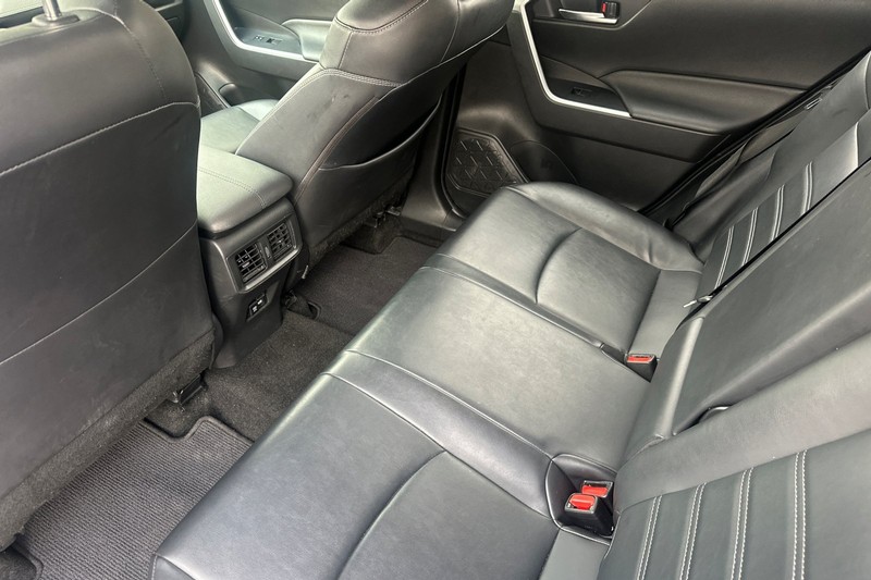 Toyota RAV4 Hybrid Vehicle Full-screen Gallery Image 14