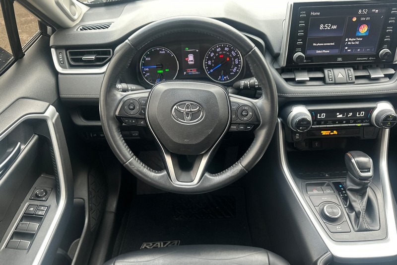 Toyota RAV4 Hybrid Vehicle Full-screen Gallery Image 16