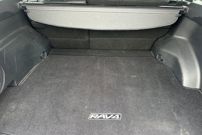 Toyota RAV4 Hybrid Vehicle Full-screen Gallery Image 17