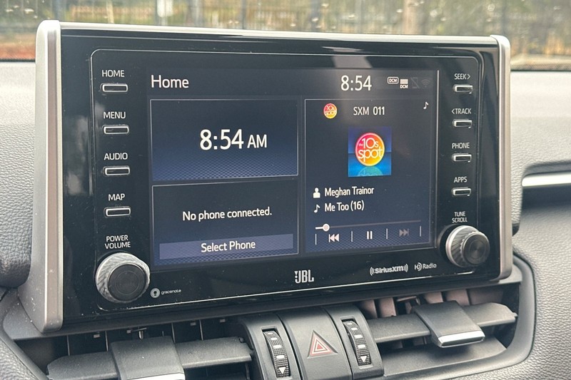 Toyota RAV4 Hybrid Vehicle Full-screen Gallery Image 26