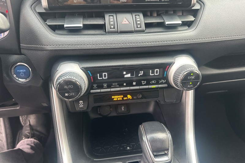 Toyota RAV4 Hybrid Vehicle Full-screen Gallery Image 28