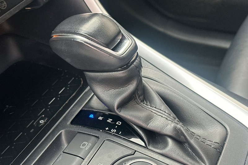 Toyota RAV4 Hybrid Vehicle Full-screen Gallery Image 34