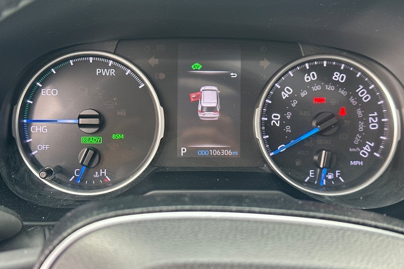 Toyota RAV4 Hybrid Vehicle Full-screen Gallery Image 41