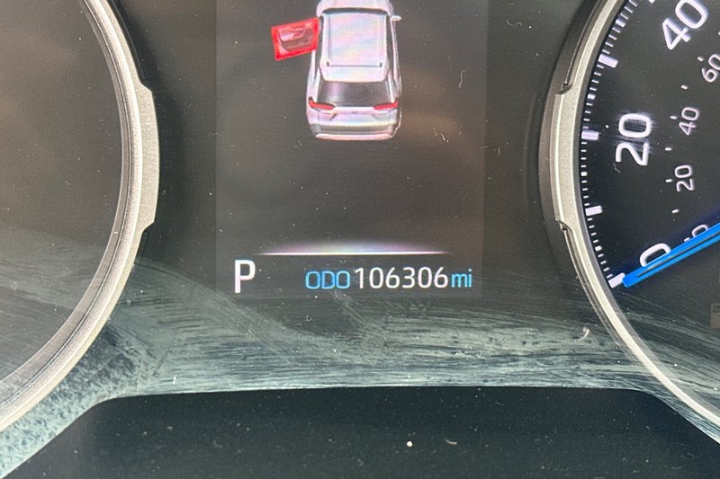 Toyota RAV4 Hybrid Vehicle Full-screen Gallery Image 42