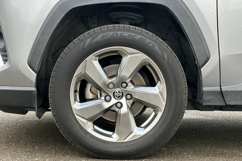 Toyota RAV4 Hybrid Vehicle Full-screen Gallery Image 46