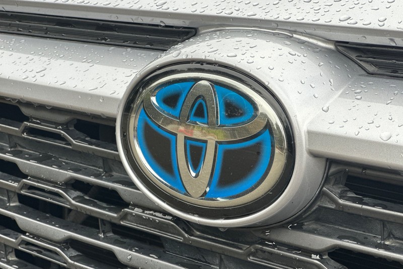 Toyota RAV4 Hybrid Vehicle Full-screen Gallery Image 48