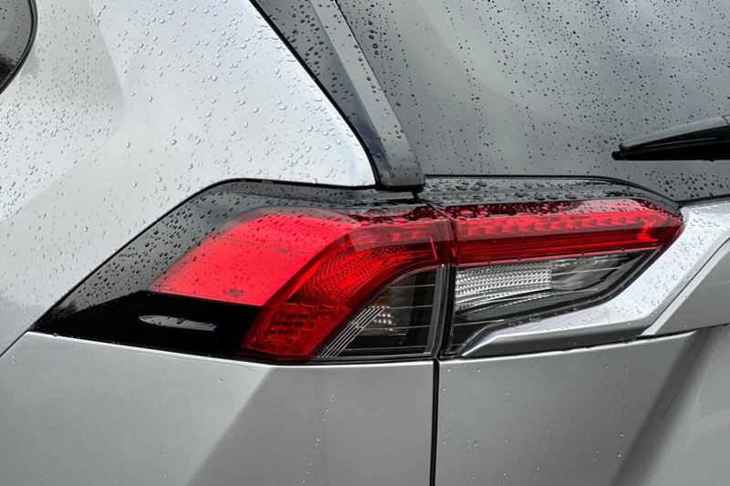 Toyota RAV4 Hybrid Vehicle Full-screen Gallery Image 49