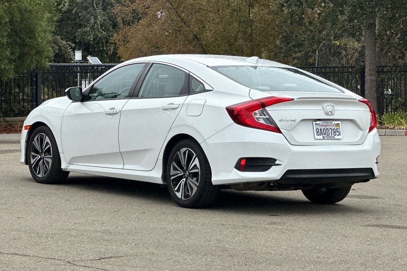 Honda Civic Sedan Vehicle Full-screen Gallery Image 06