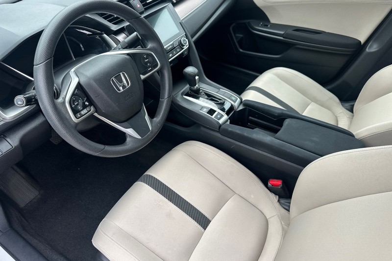 Honda Civic Sedan Vehicle Full-screen Gallery Image 10
