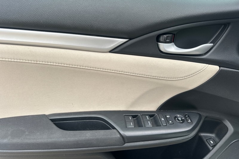 Honda Civic Sedan Vehicle Full-screen Gallery Image 11