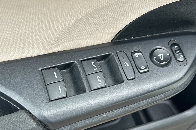 Honda Civic Sedan Vehicle Full-screen Gallery Image 12