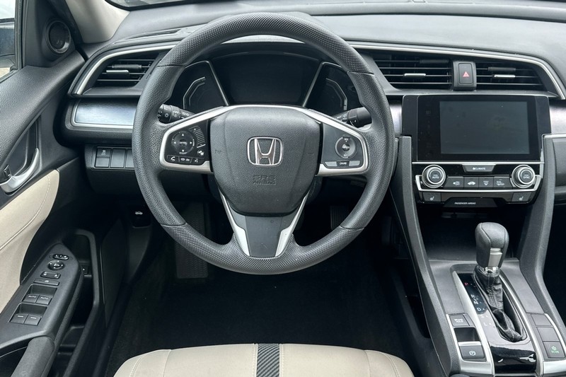 Honda Civic Sedan Vehicle Full-screen Gallery Image 16