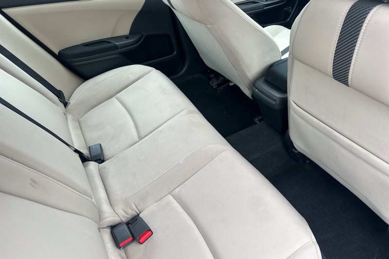 Honda Civic Sedan Vehicle Full-screen Gallery Image 17