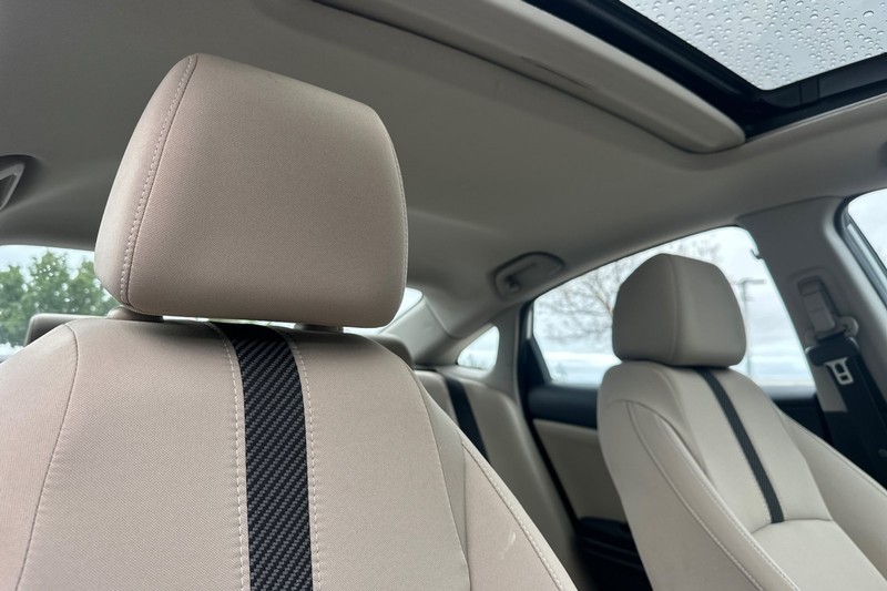 Honda Civic Sedan Vehicle Full-screen Gallery Image 19