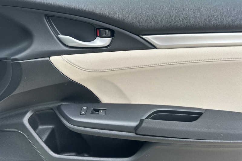 Honda Civic Sedan Vehicle Full-screen Gallery Image 20