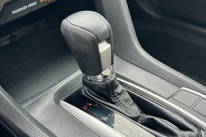 Honda Civic Sedan Vehicle Full-screen Gallery Image 32