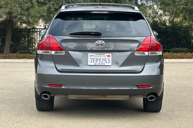 Toyota Venza Vehicle Full-screen Gallery Image 05