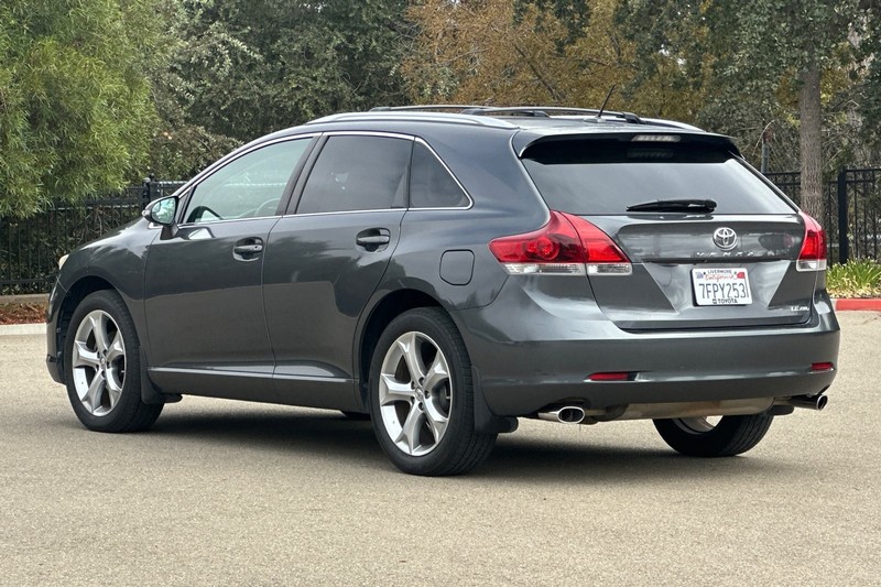 Toyota Venza Vehicle Full-screen Gallery Image 06