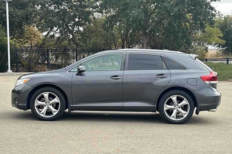 Toyota Venza Vehicle Full-screen Gallery Image 07