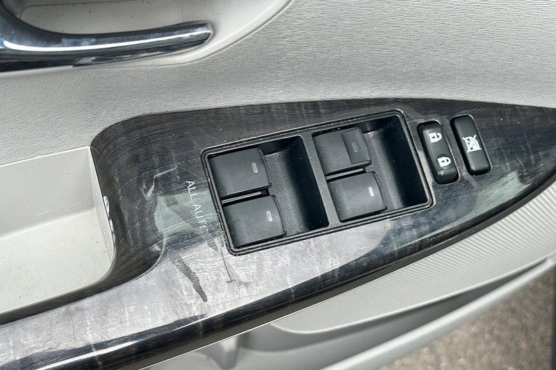 Toyota Venza Vehicle Full-screen Gallery Image 12