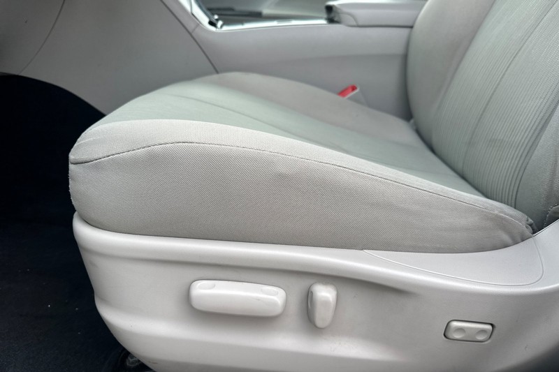 Toyota Venza Vehicle Full-screen Gallery Image 13