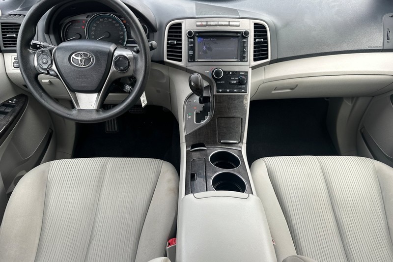 Toyota Venza Vehicle Full-screen Gallery Image 15