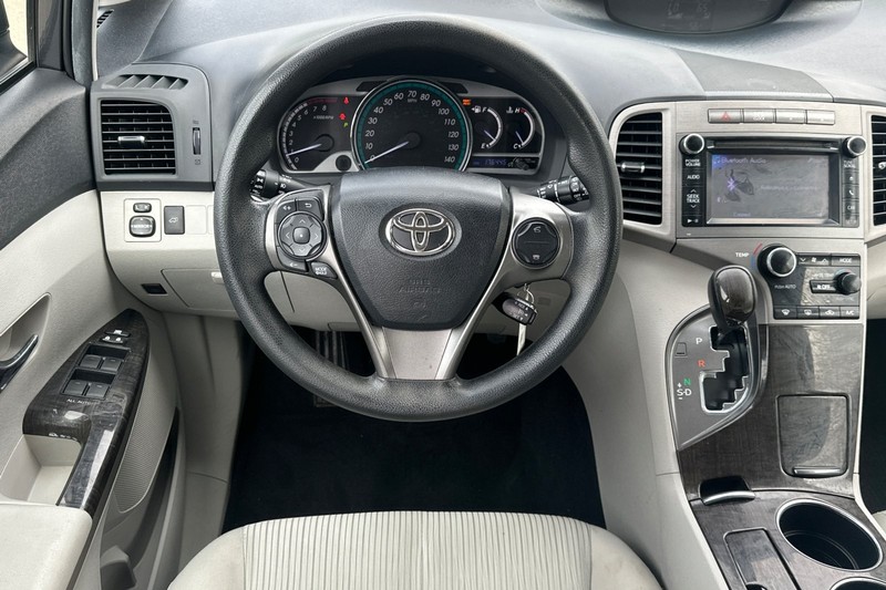 Toyota Venza Vehicle Full-screen Gallery Image 16