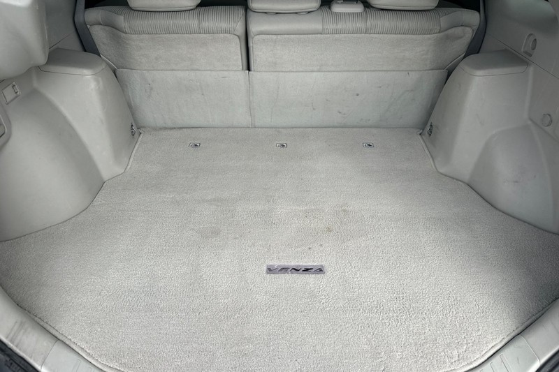 Toyota Venza Vehicle Full-screen Gallery Image 17