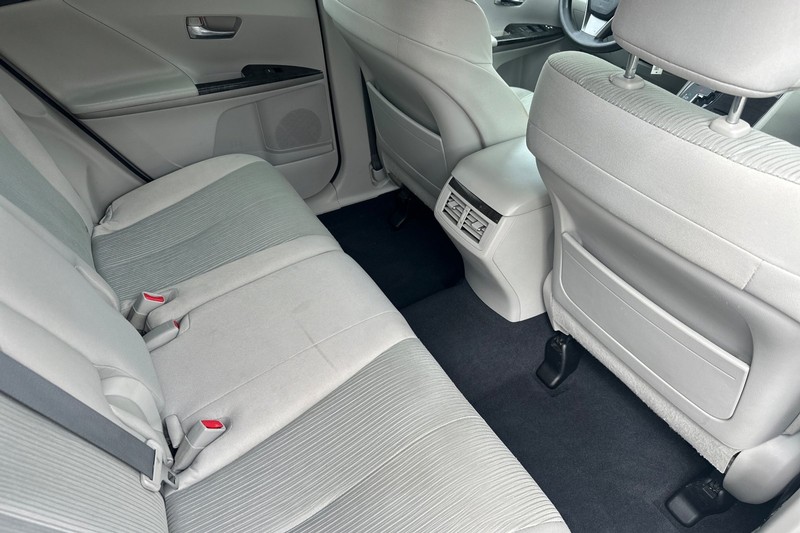 Toyota Venza Vehicle Full-screen Gallery Image 18