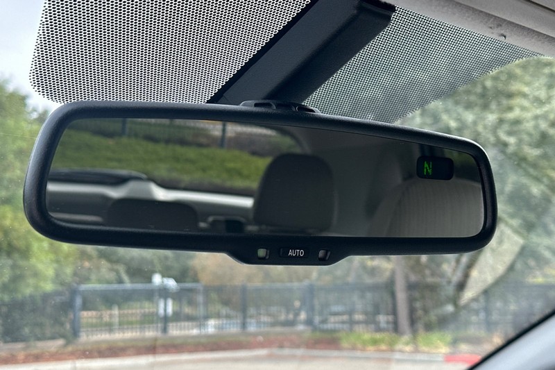 Toyota Venza Vehicle Full-screen Gallery Image 25