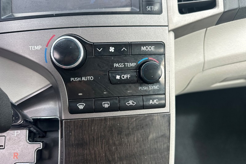 Toyota Venza Vehicle Full-screen Gallery Image 28