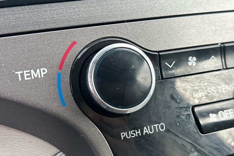 Toyota Venza Vehicle Full-screen Gallery Image 29