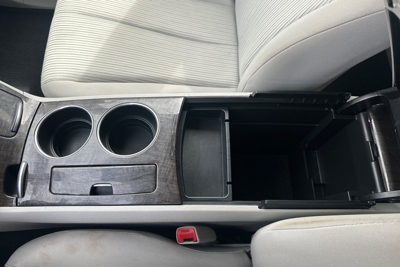 Toyota Venza Vehicle Full-screen Gallery Image 31