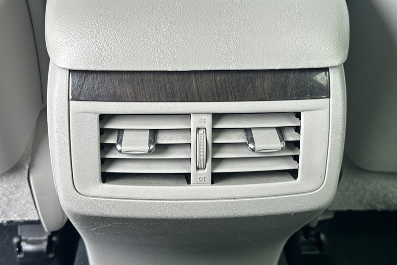 Toyota Venza Vehicle Full-screen Gallery Image 41