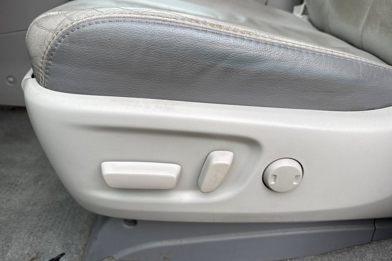 Toyota Sienna Vehicle Full-screen Gallery Image 13