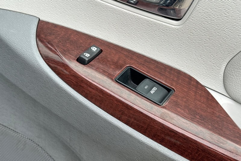 Toyota Sienna Vehicle Full-screen Gallery Image 22