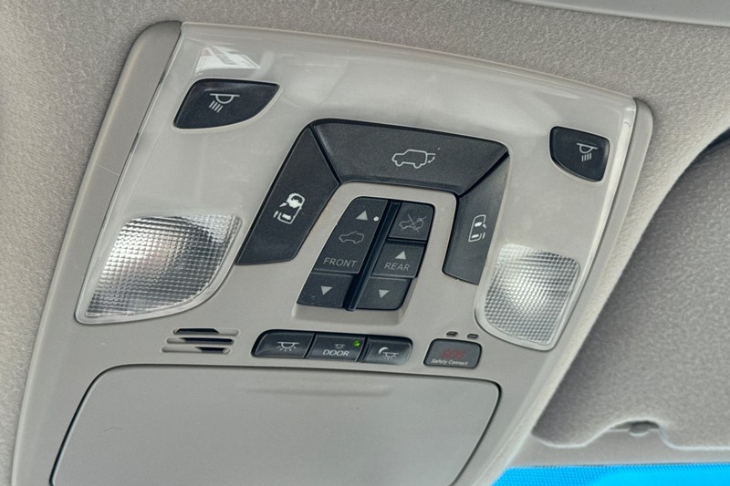 Toyota Sienna Vehicle Full-screen Gallery Image 24