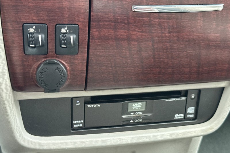 Toyota Sienna Vehicle Full-screen Gallery Image 31