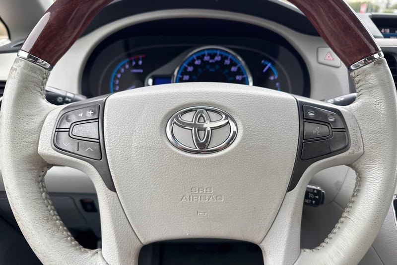 Toyota Sienna Vehicle Full-screen Gallery Image 34