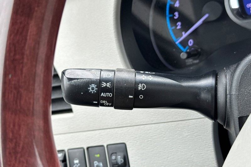 Toyota Sienna Vehicle Full-screen Gallery Image 36
