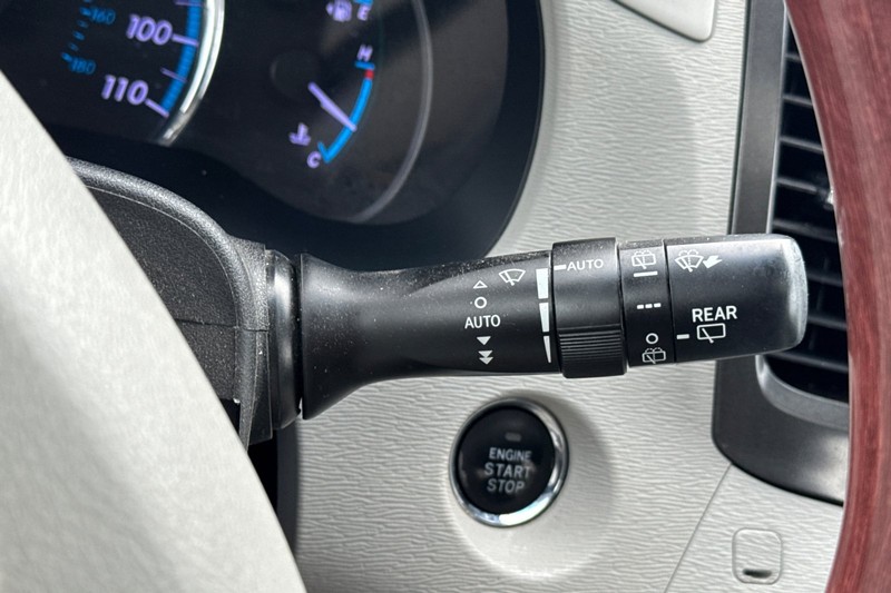 Toyota Sienna Vehicle Full-screen Gallery Image 38
