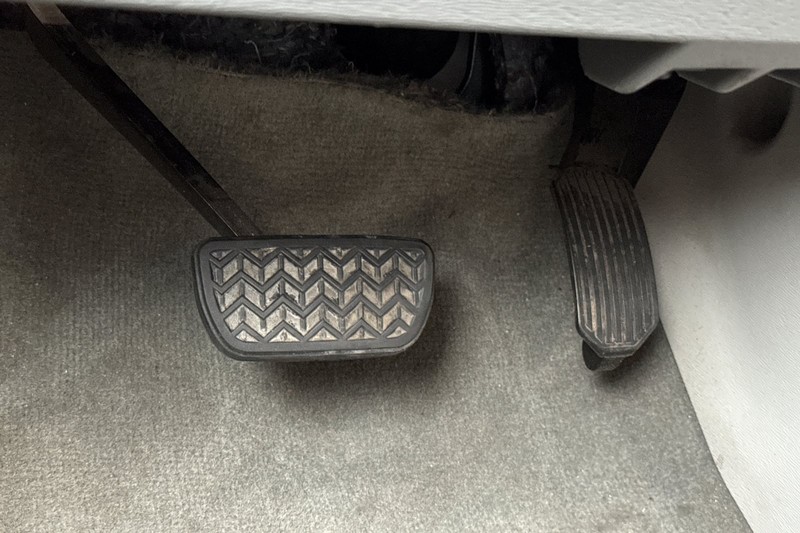 Toyota Sienna Vehicle Full-screen Gallery Image 45