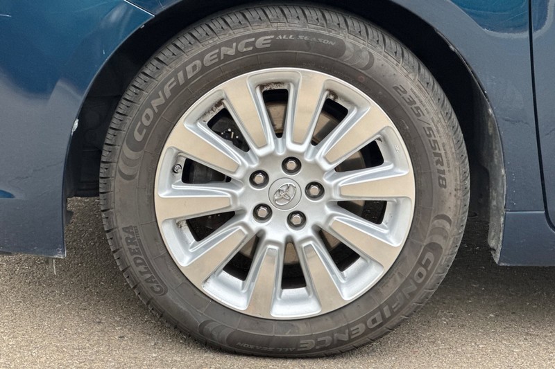 Toyota Sienna Vehicle Full-screen Gallery Image 46