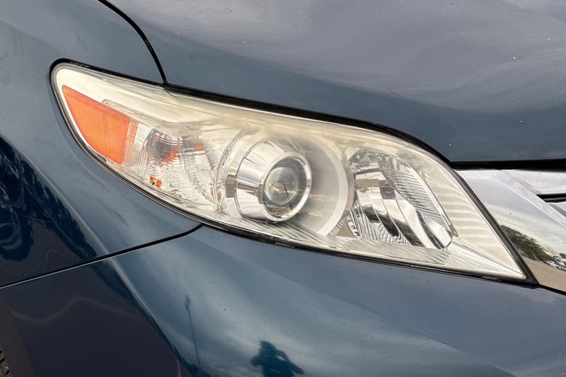Toyota Sienna Vehicle Full-screen Gallery Image 47