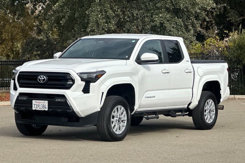 Toyota Tacoma 4WD Vehicle Full-screen Gallery Image 08